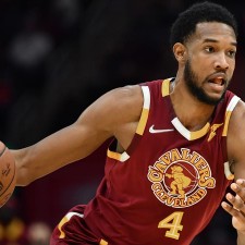 Evan Mobley verstaucht sich den linken Knöchel
